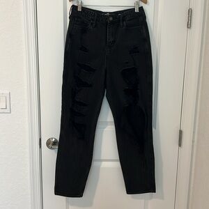 Hollister Vintage Stretch Ultra High-Rise Mom Jeans
Black Destroy W28 L27 7R